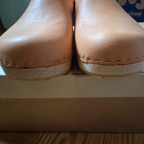 Bryr Clogs Natural Worker Clog size 38 (7.5-8) - Picture 7 of 7